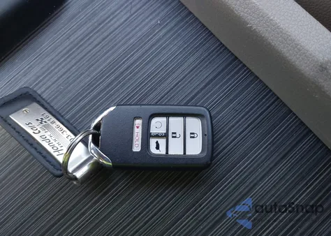 2016 Honda Pilot Touring z USA, uszkodzony, nr VIN 5FNYF5H95GB036232